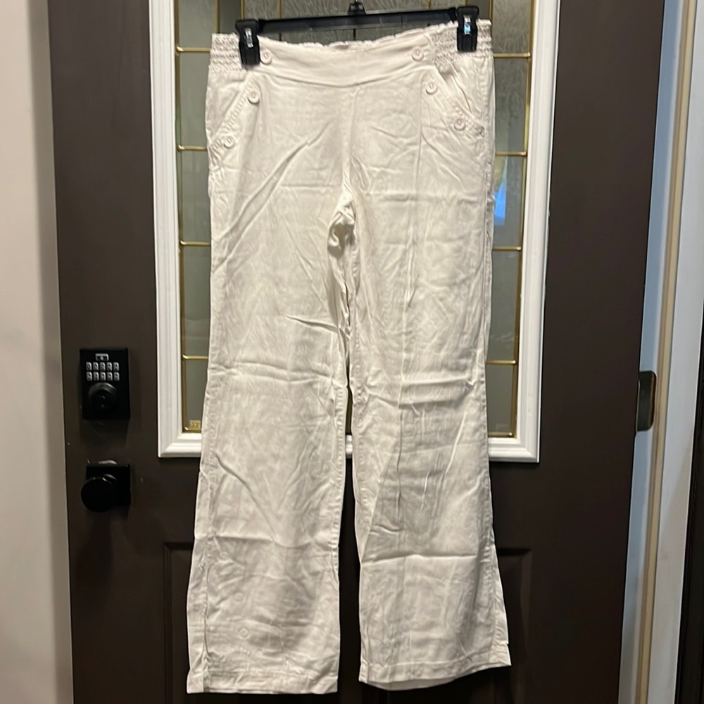Candies white linen pants.